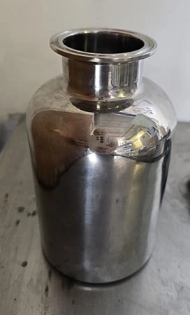 בקבוק נירוסטה 1/2 ליטר עם מכסה סגירה הרמטי