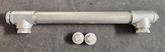 צינור נירוסטה קוטר 1.5 אינטש עם כניסה ויציאה בשני הצדדים