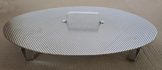 תחתית מחוררת עם ידית הרמה ורגליים, קטרים שונים