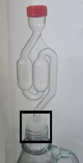 פקק סיליקון לנשם עבור כד זכוכית 5 ליטר